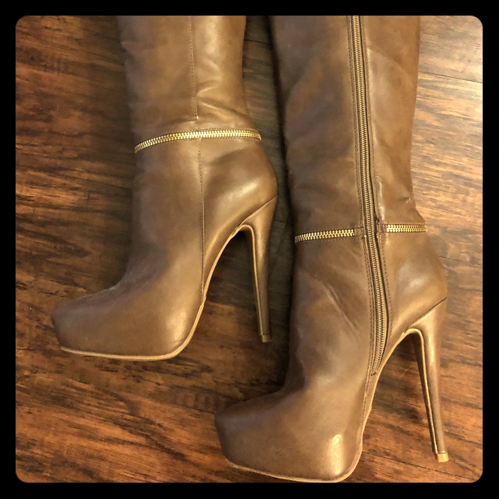 WORN ONCE knee high boots with zipper detail